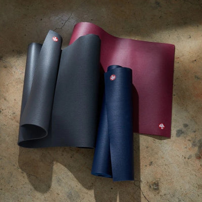 🐸Manduka เสื่อโยคะ รุ่น PRO® Yoga Mat หนาสุด 6mm. รุ่นshort ยาวเพียง173 ซม.แถมฟรีสายรัดสีดำ ใช้งานยาวนานถึง 10 ปี สีเยอะ