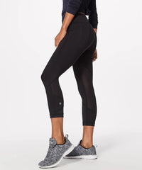 Lululemon pace rival crops 22' in black