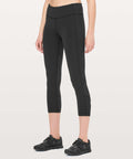 Lululemon pace rival crops 22' in black