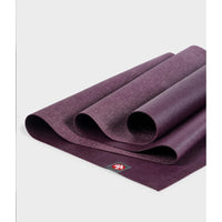 Manduka เสื่อโยคะพับได้ Manduka รุ่น eko® superlite travel yoga mat 1.5mm (71") มีแถมสายรัดเก็บเสื่อสีดำฟรี