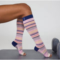 ToeSox Grip Half Toe Scrunch Knee ถุงเท้ากันลื่น เปิดนิ้วเท้า ถุงเท้าพิลาทิส ถุงเท้าโยคะ รุ่น สครันช์ ยาวใต้เข่า แบรนด์