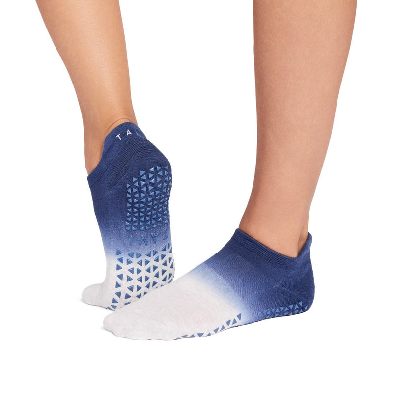 TAVI รุ่น SAVVY แซฟวี่🧦ถุงเท้ากันลื่น ไม่แยกนิ้วเท้า ถุงเท้ากันลื่นพิลาทิส ถุงเท้าโยคะ ถุงเท้าเต้นและบาร์ แบรนด์ แทวี