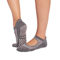 Tavi  รุ่น Emma Grip Socks ถุงเท้ากันลื่น ไม่แยกนิ้วเท้า ถุงเท้าพิลาทิส ถุงเท้าโยคะ เต้นและบาร์ แบรนด์ แทวี