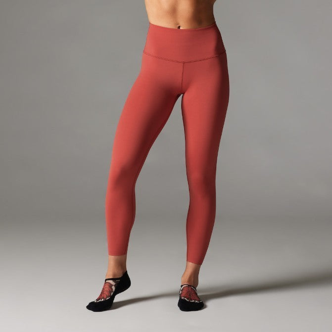 Tavi Noir กางเกงออกกำลังกาย TaviSculpt® รุ่น Tight กางเกงโยคะ ทรงยาวเหนือตาตุ่ม ใส่สวย กางเกงพิลาทิส กางเกงฟิตเนส เอวสูง