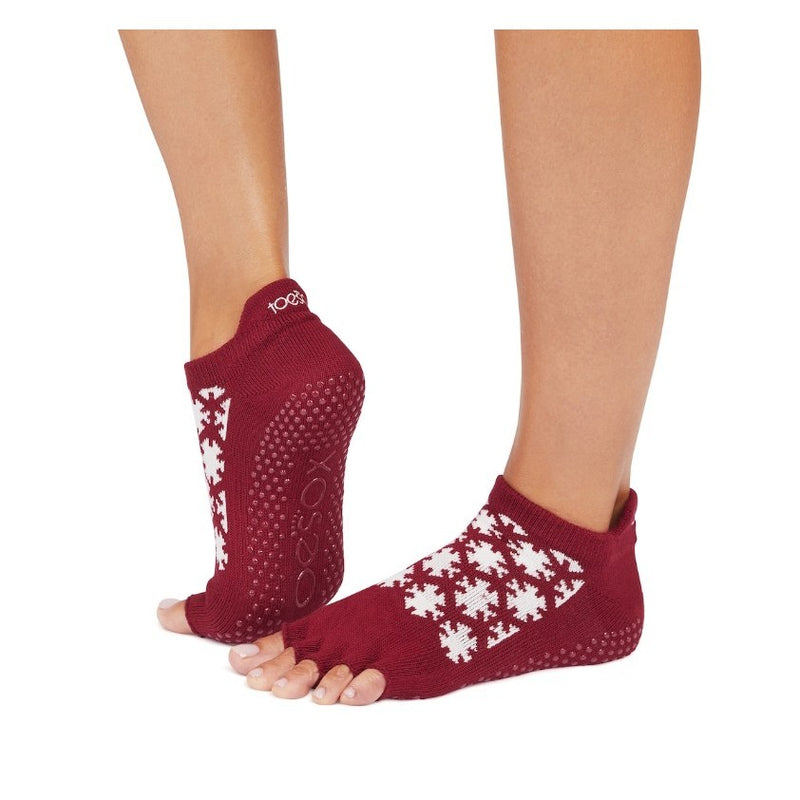 Toesox Grip Half Toe รุ่น Low Rise  ถุงเท้ากันลื่น เปิดนิ้วเท้า ถุงเท้าโยคะ พิลาทิส บาร์ เต้น