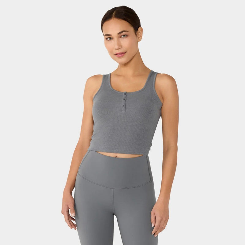 Tavi เสื้อกล้ามครอปผ้าร่อง เสื้อออกกำลังกาย เสื้อโยคะ Barre / พิลาทิส 🧘‍♀️ รุ่น Fitted Henley Tank ผ้าร่องสัมผัสนุ่มสบาย