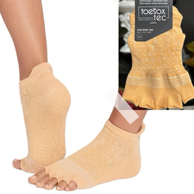 Toesox Grip Half Toe รุ่น Low Rise  ถุงเท้ากันลื่น เปิดนิ้วเท้า ถุงเท้าโยคะ พิลาทิส บาร์ เต้น