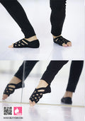 Non Slip Yoga Shoes with silicone anti-slip buttons and weight support at the soles Non Slip Yoga Shoes Anne model