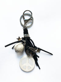 พวงกุุญแจ Peace Keychain - Howlite